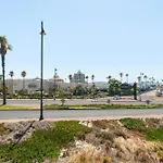 Urban Oasis For Two In Century City- By Canal Walk