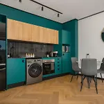 Urban Oasis For Two In Century City- By Canal Walk