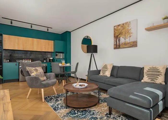 Urban Oasis For Two In Century City- By Canal Walk