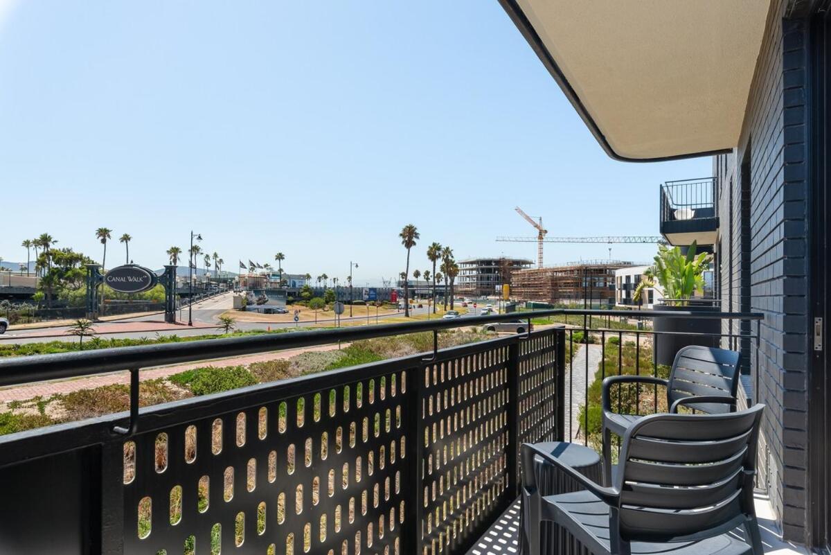 Urban Oasis For Two In Century City- By Canal Walk * Cape Town