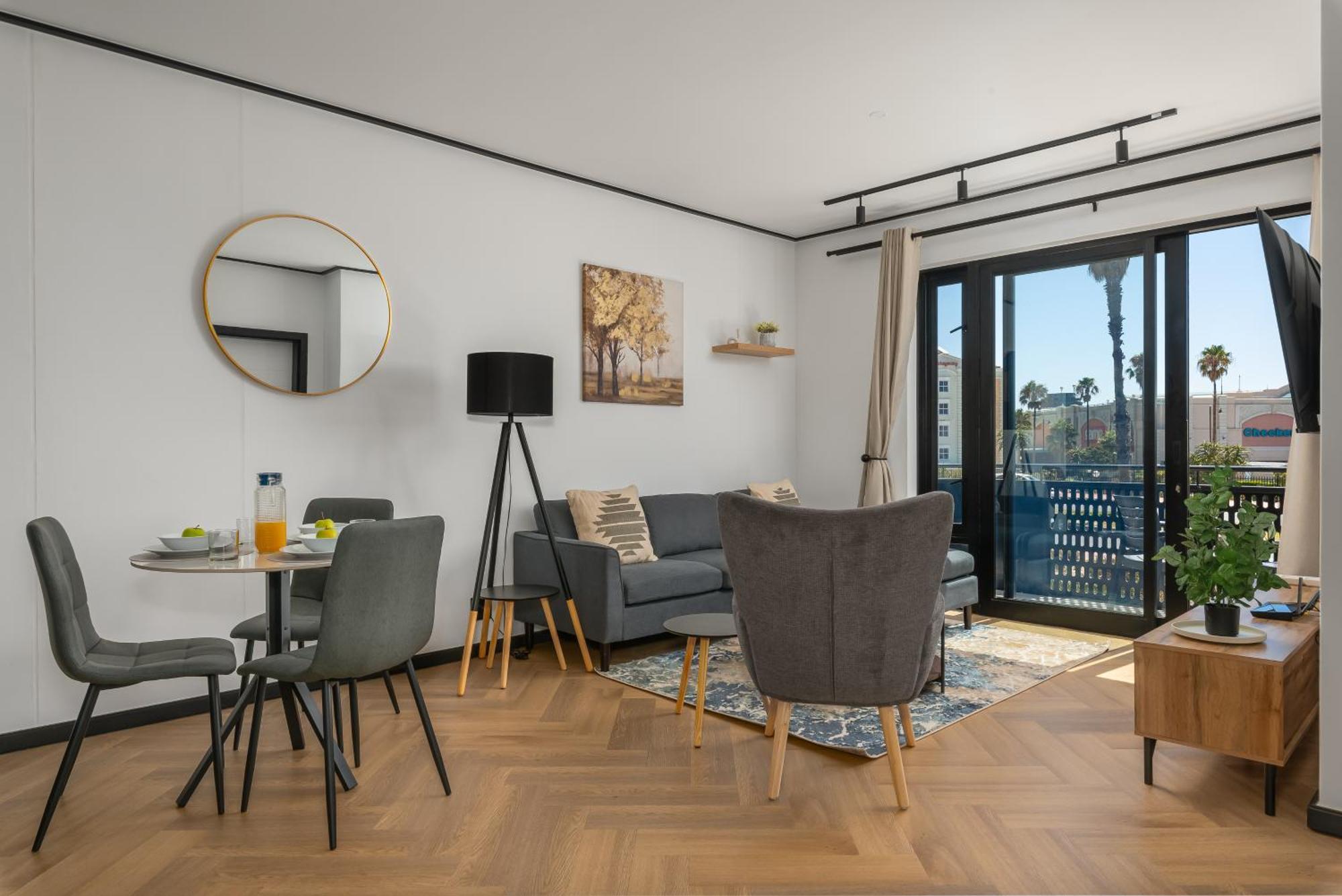 Apartment Urban Oasis For Two In Century City- By Canal Walk *